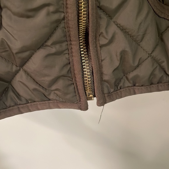 Olive green puffer vest size medium - Picture 4 of 14